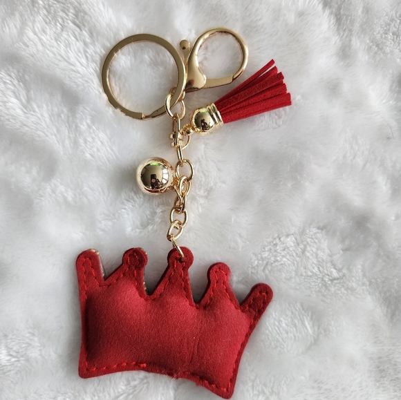 Red Rhinestone Sneaker And Queen Crown Soft Keychain Set - Picture 5 of 7